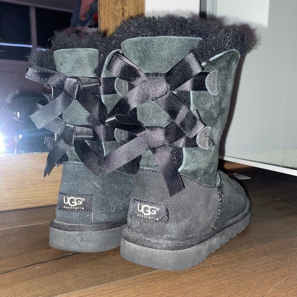 Bailey Bow Black Uggs - Picture 1 of 2